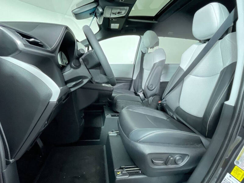 2025 Toyota Sienna XSE 7-Passenger