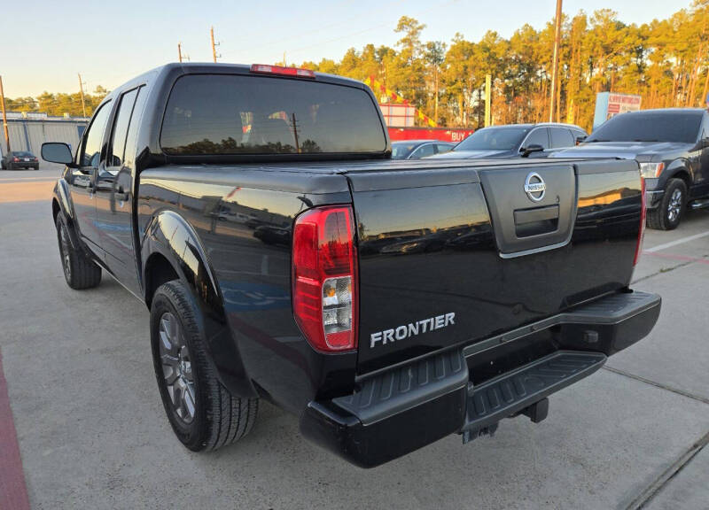 2012 Nissan Frontier SV photo 13