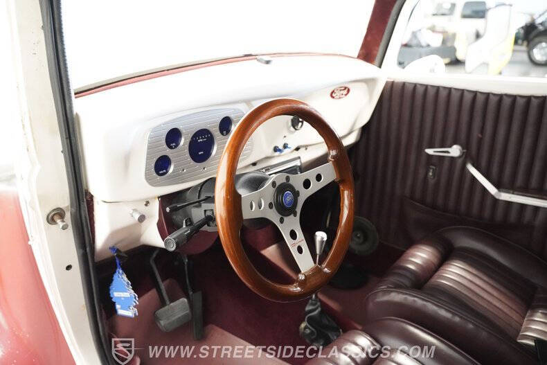 1933 Ford Victoria