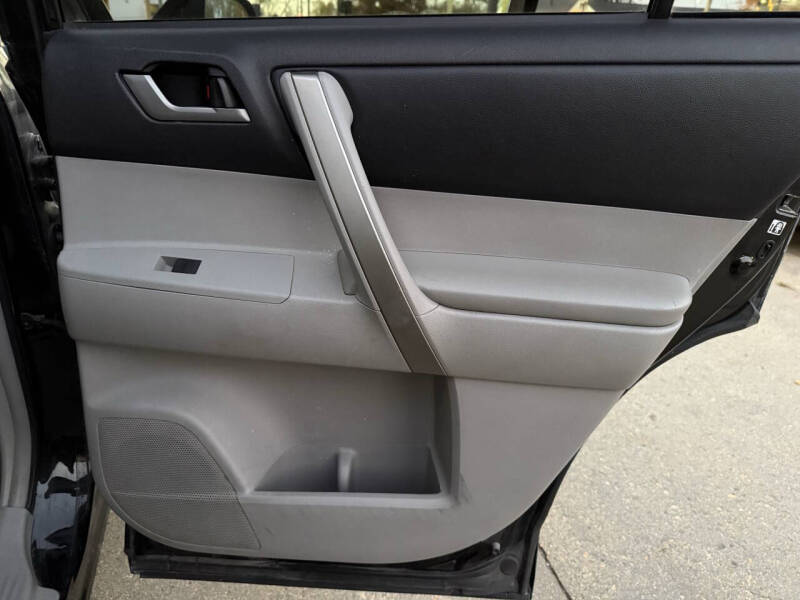 2013 Toyota Highlander SE