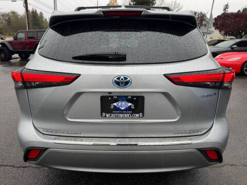 2022 Toyota Highlander Hybrid Platinum