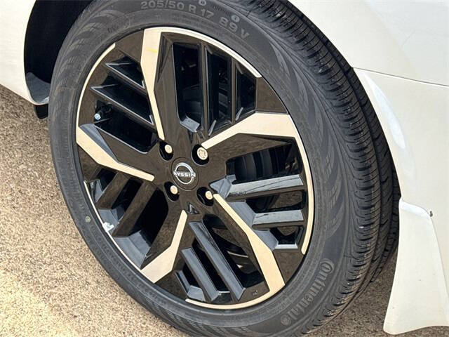 2025 Nissan Versa SR