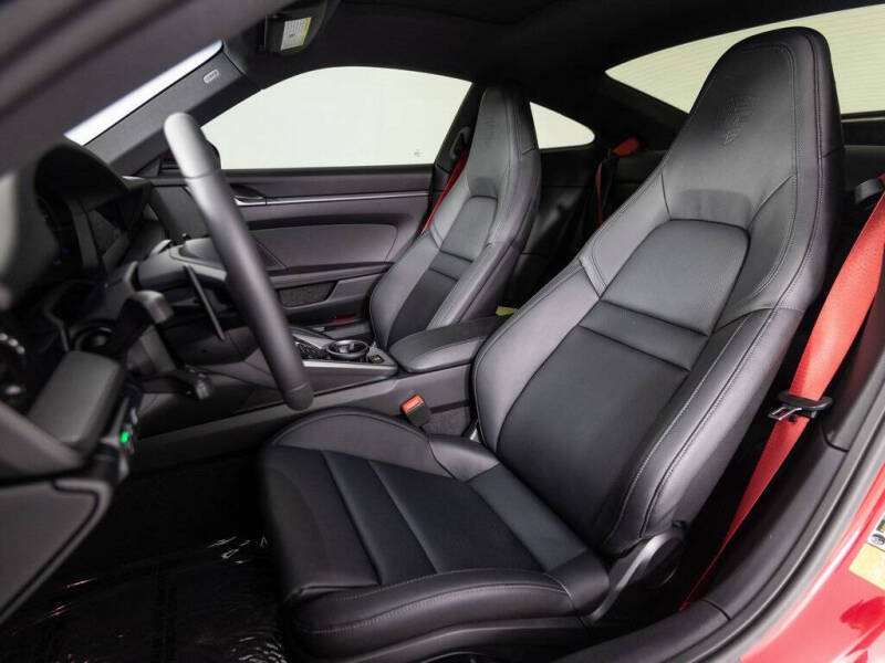 2025 Porsche 911 Carrera