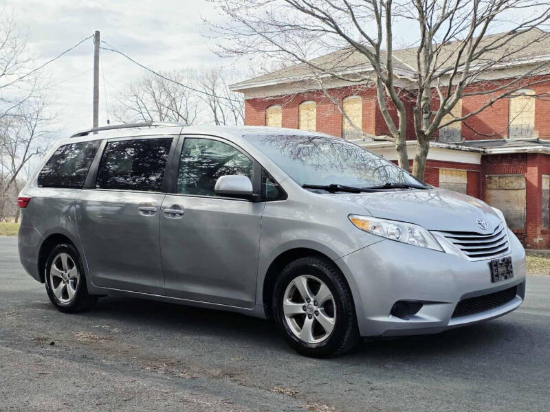 2017 Toyota Sienna LE 8-Passenger