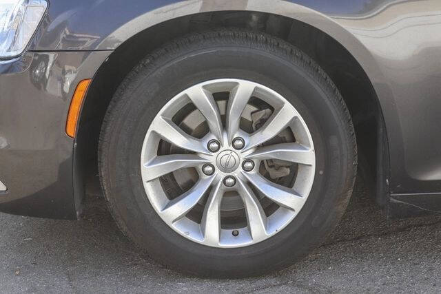 2016 Chrysler 300 Limited