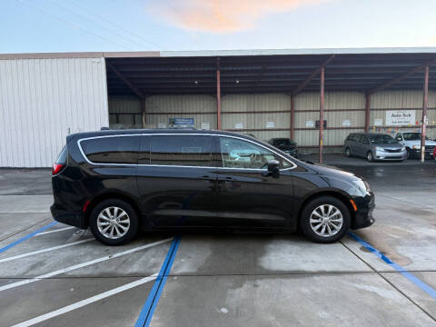 2017 Chrysler Pacifica Touring