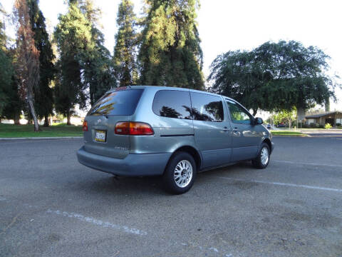 2000 Toyota Sienna CE