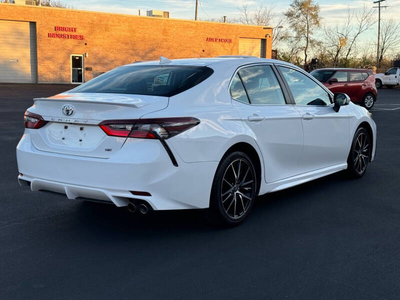 2021 Toyota Camry SE photo 4