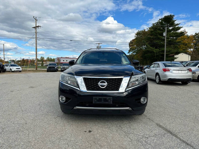 2013 Nissan Pathfinder Platinum photo 2