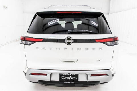 2024 Nissan Pathfinder SL