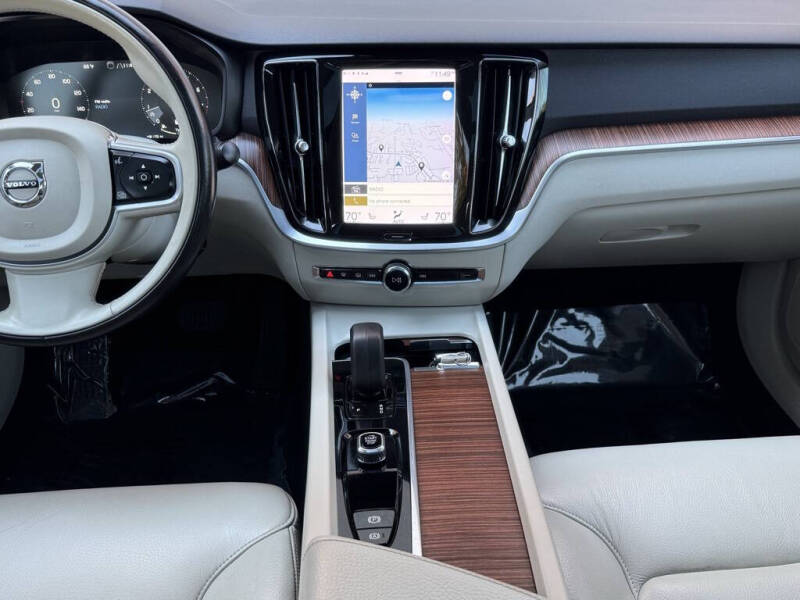 2022 Volvo S60 B5 Momentum