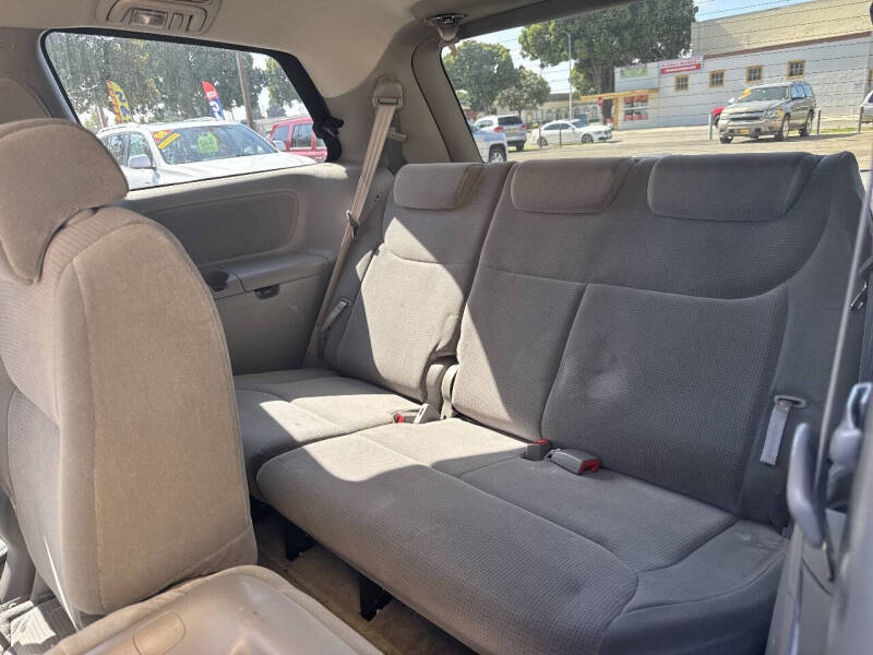 2005 Toyota Sienna LE 8 Passenger
