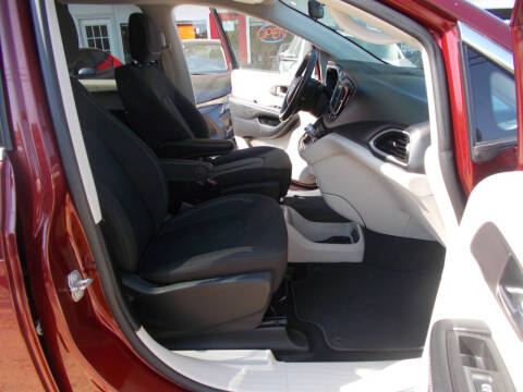 2021 Chrysler Voyager LX