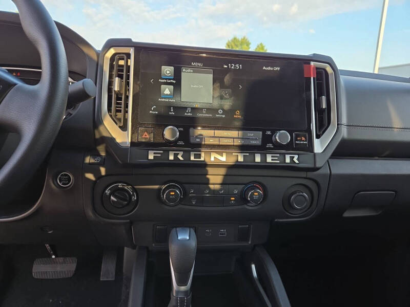 2025 Nissan Frontier SV