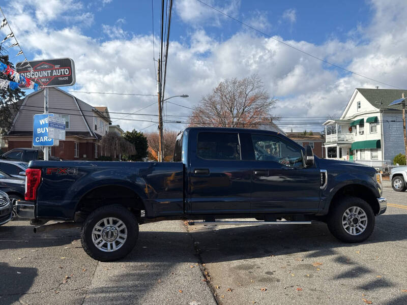 2017 Ford F-250 Super Duty XLT photo 8