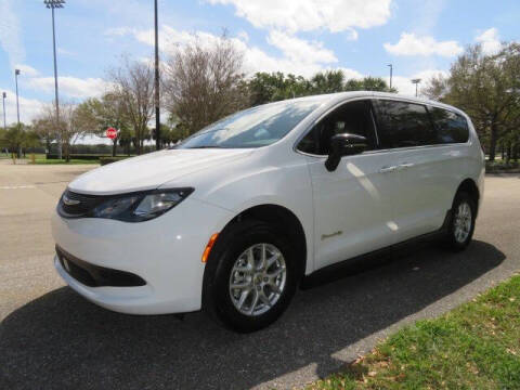 2025 Chrysler Voyager LX