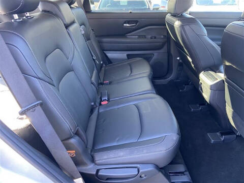 2023 Nissan Pathfinder SL