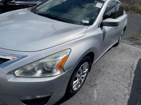 2014 Nissan Altima for sale at CRS Auto & Trailer Sales Inc in Clay City KY