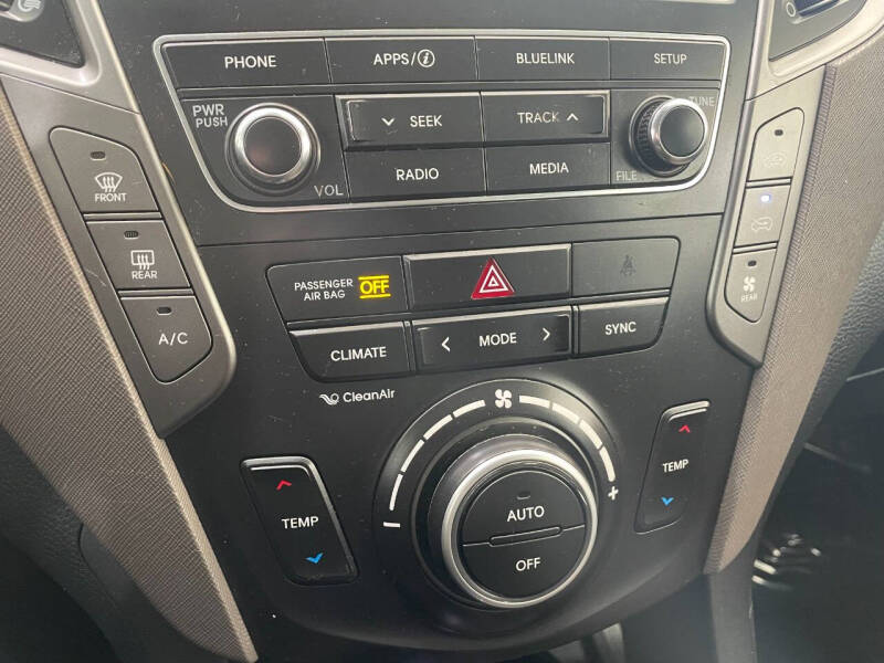 2017 Hyundai Santa Fe SE