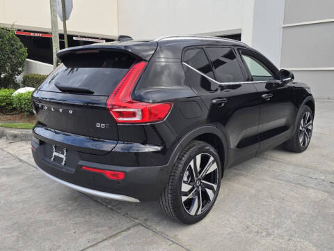 2025 Volvo XC40 B5 Plus Bright Theme