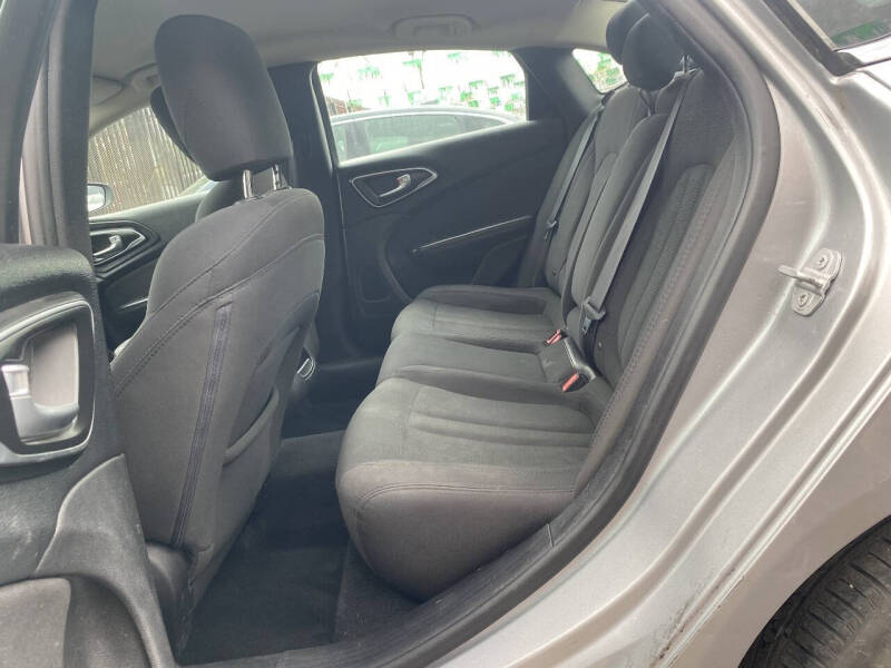 2016 Chrysler 200 Limited
