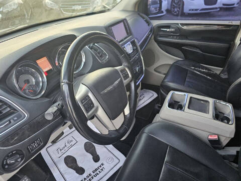 2015 Chrysler Town and Country Touring