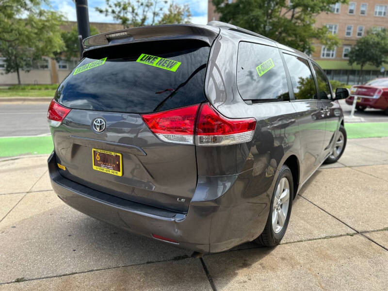 2011 Toyota Sienna LE photo 6