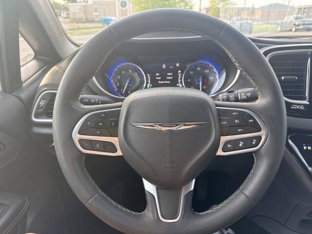 2025 Chrysler Pacifica Select