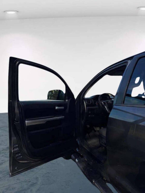 2017 Toyota Tundra SR5