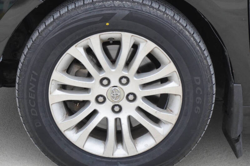 2013 Toyota Sienna LE 7-Passenger Auto Access Seat