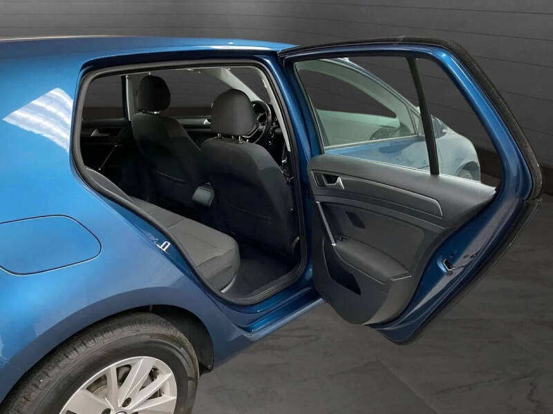 2019 Volkswagen Golf SE