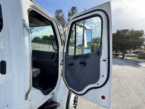 2018 Freightliner M2 106