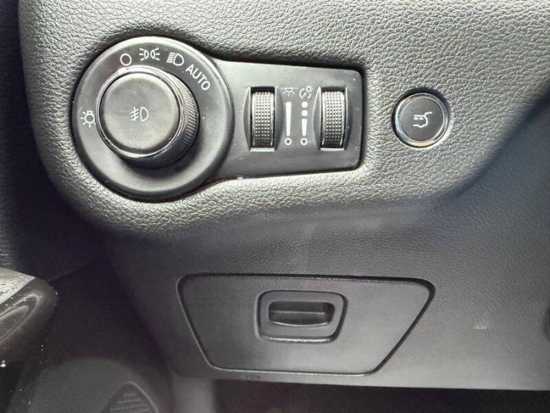 2023 Jeep Cherokee Altitude Lux