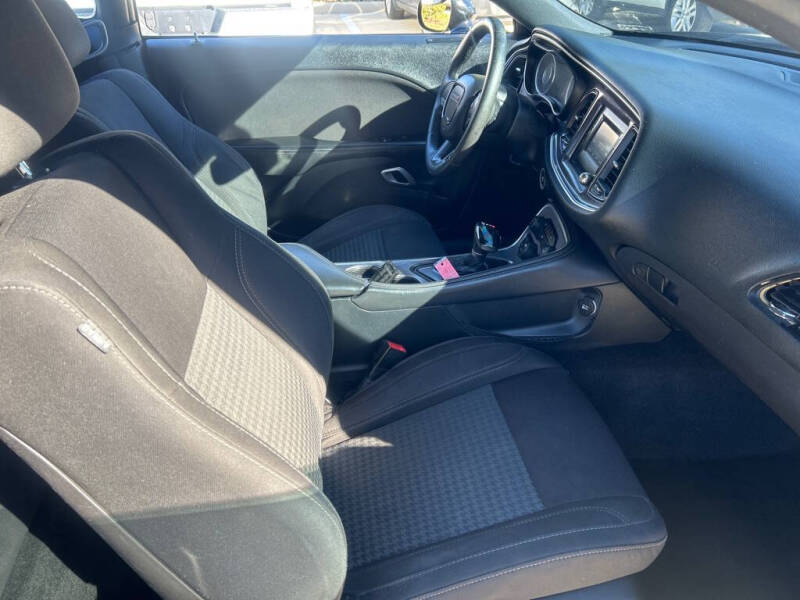 2015 Dodge Challenger SXT