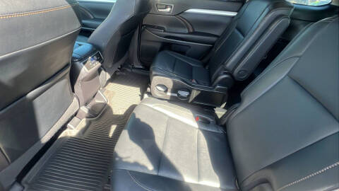 2017 Toyota Highlander SE