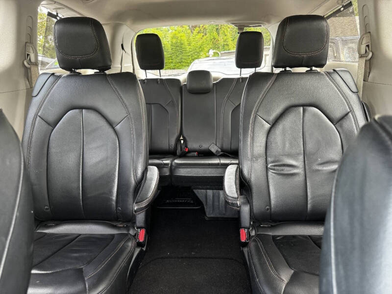 2017 Chrysler Pacifica Touring-L