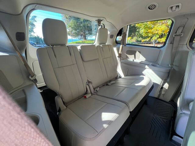 2013 Chrysler Town and Country Touring