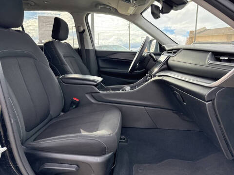 2023 Jeep Grand Cherokee L Laredo