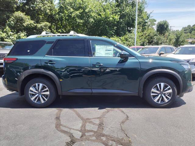 2024 Nissan Pathfinder SL