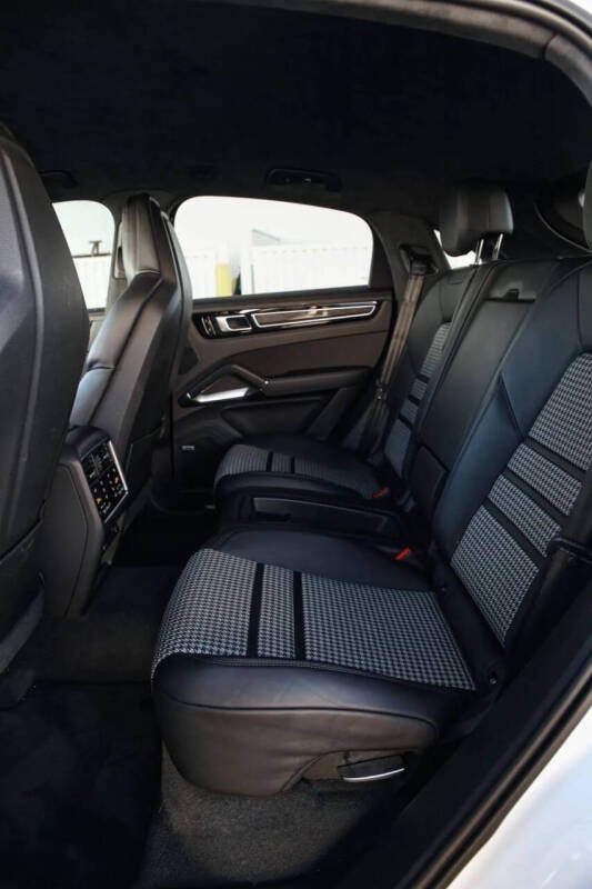 2020 Porsche Cayenne Turbo Coupe