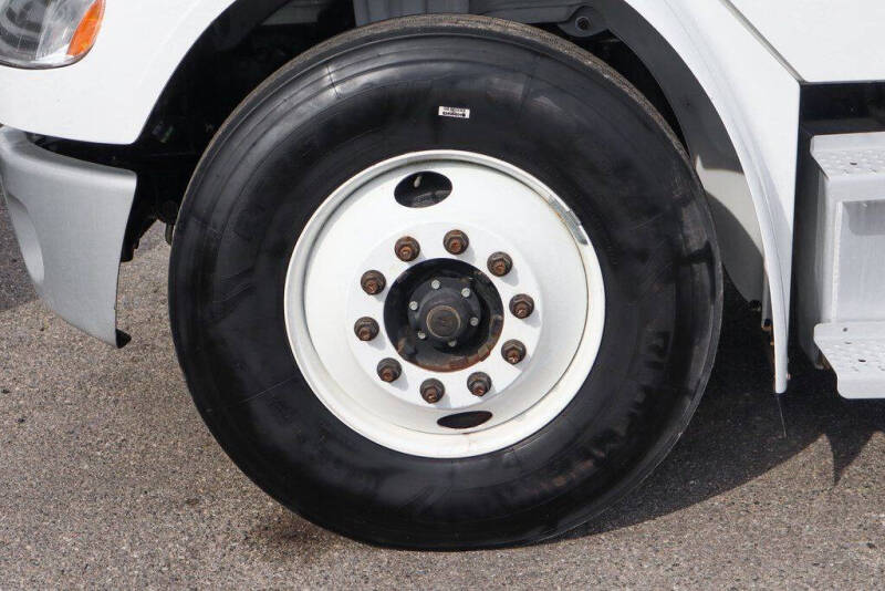 2019 Freightliner M2 106