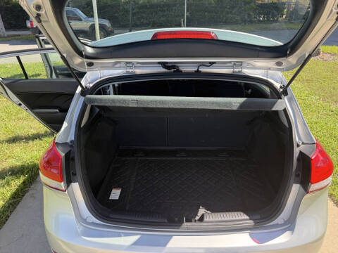 2017 Kia Forte5 LX