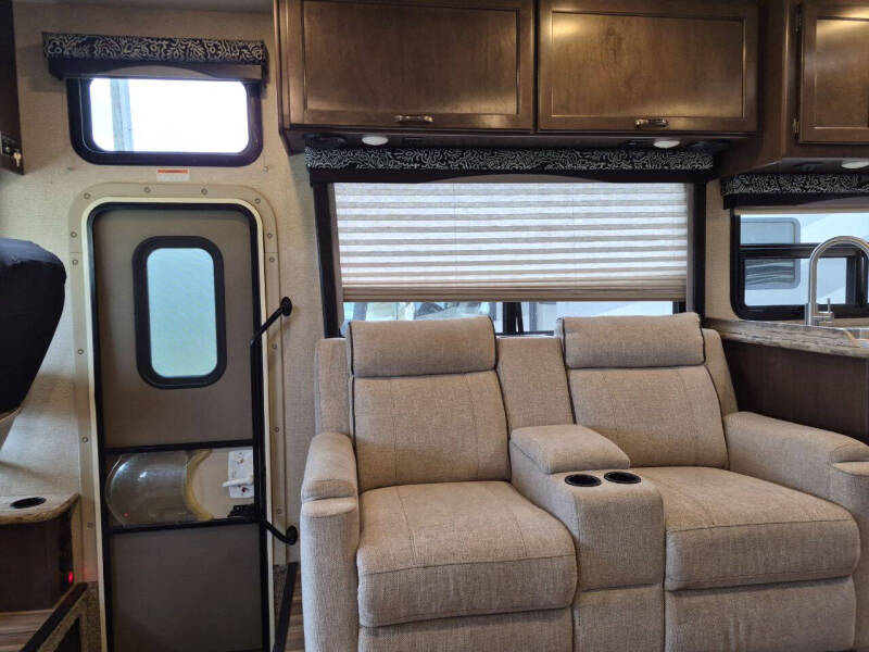 2019 Thor Motor Coach Ace 33.1