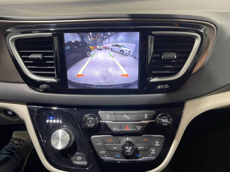2018 Chrysler Pacifica Touring L - Photo 8