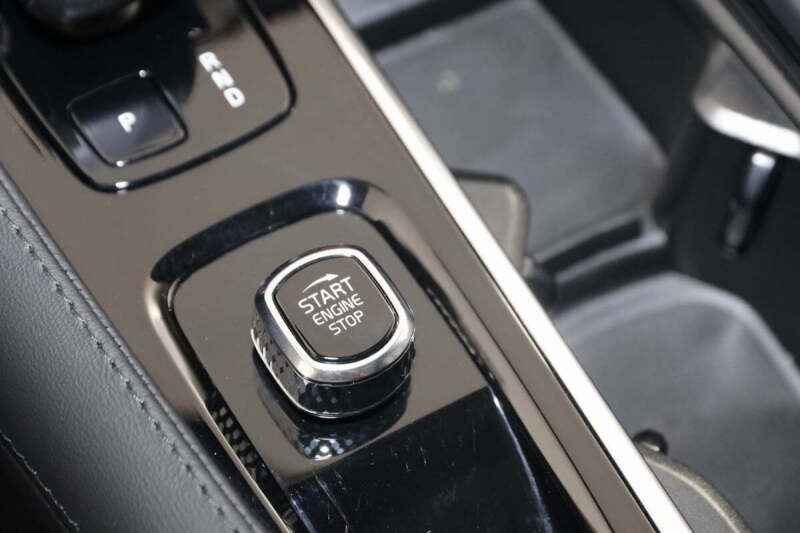 2025 Volvo XC90 B5 Plus Bright Theme