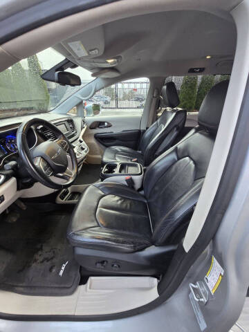 2017 Chrysler Pacifica Touring-L