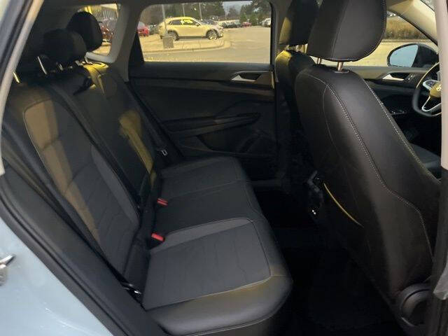 2026 Volkswagen Taos SE Black