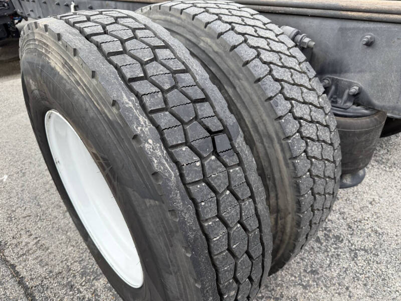 2022 Freightliner M2 106