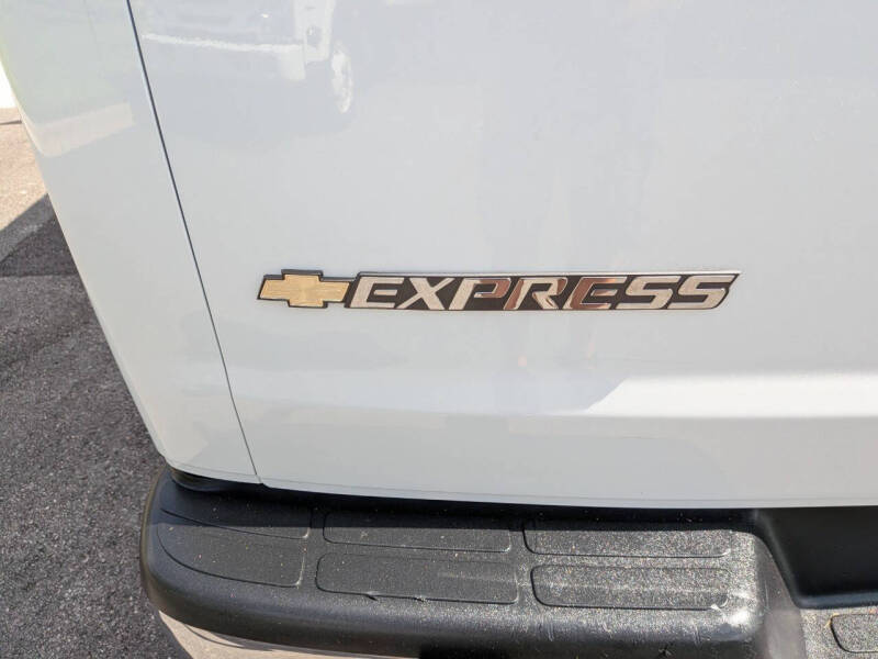 2025 Chevrolet Express 2500