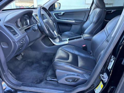 2017 Volvo XC60 T5 Dynamic